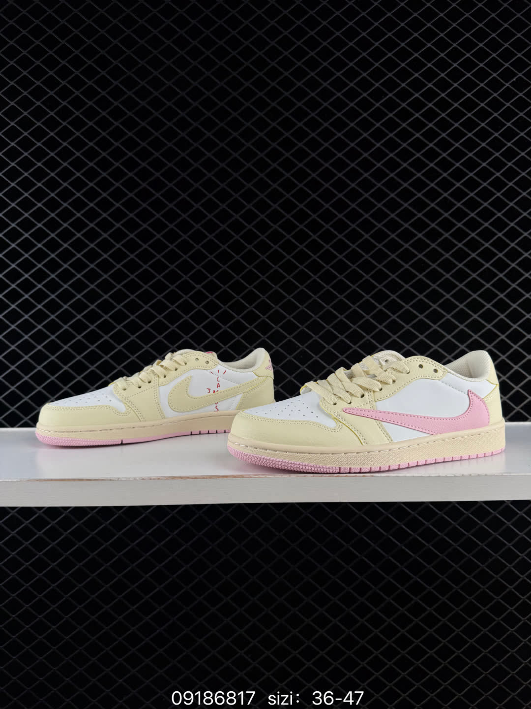 Travis Scott x Air Jordan 1 Low-IQ7604-100